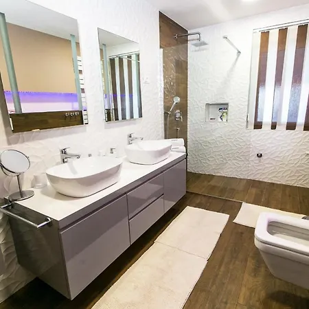 Luxurious Elis With Private Pool Apartamento *
