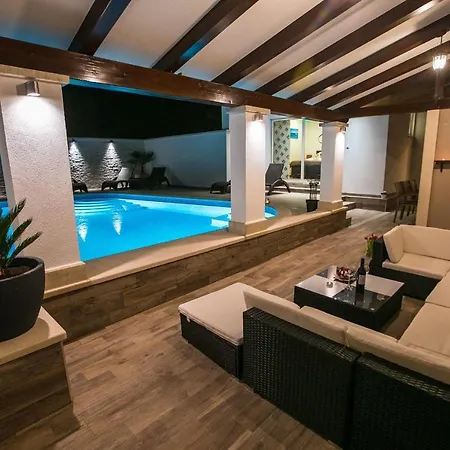 Luxurious Elis With Private Pool * Pula