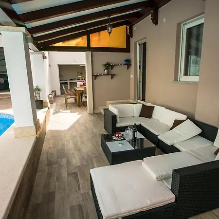 Luxurious Elis With Private Pool Apartamento *