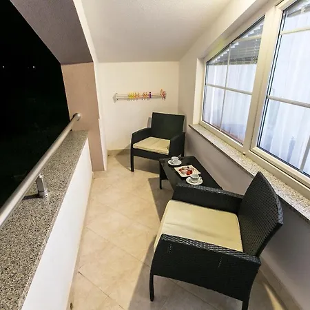 Luxurious Elis With Private Pool Apartamento Pula