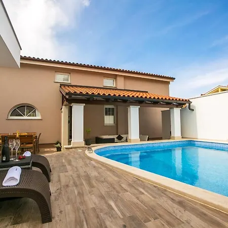 Luxurious Elis With Private Pool