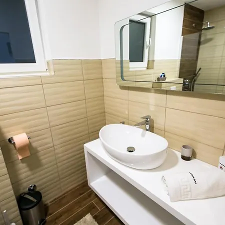 Luxurious Elis With Private Pool Apartamento