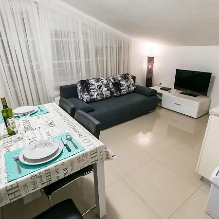 Luxurious Elis With Private Pool Apartamento *