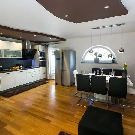 Luxurious Elis With Private Pool Pula