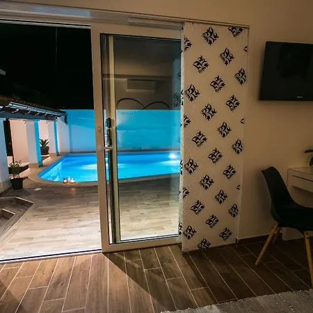 Apartamento Luxurious Elis With Private Pool Pula
