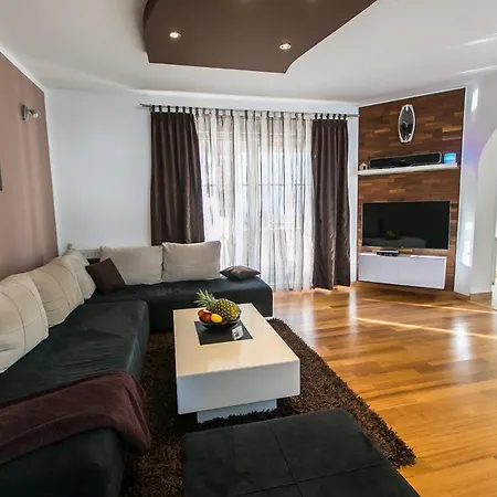 Apartamento Luxurious Elis With Private Pool Pula